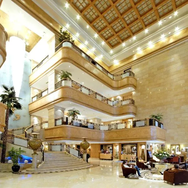 Crowne Plaza Qingdao by IHG, hotel u gradu 'Tsingtao'