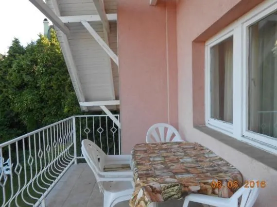 Krisztina Apartman, Hotel in Balatonalmádi