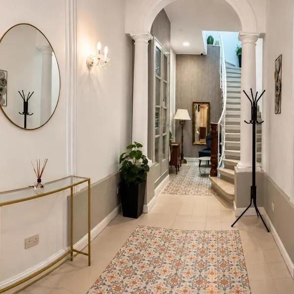 Maltese Terrace house with a modern touch - close to airport 4 km, hotelli kohteessa Tarxien