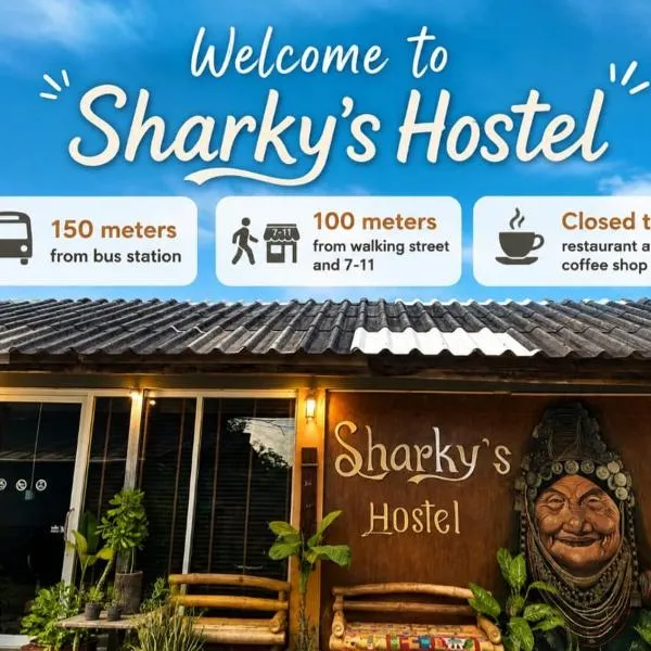 Sharky's Hostel، فندق في باي