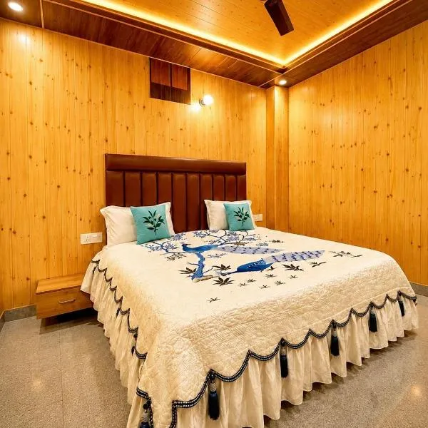 The Amber Retreat - Best Property In Mussoorie #Luxury Rooms #Parking #Budget Friendly #Restaurant #Couple Friendly – hotel w mieście Mussoorie