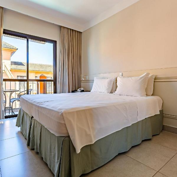 Conforto em resort com vista para a piscina JBV334