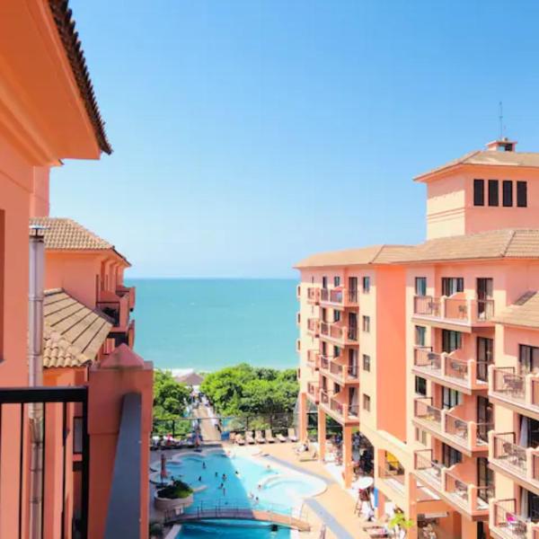 Suíte vista mar e piscina resort em Jurerê JBV462