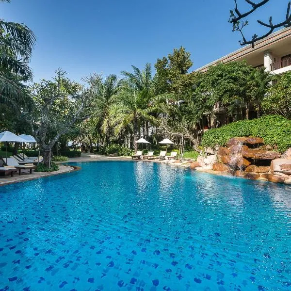Ravindra Beach Resort & Spa - SHA Extra Plus, hotell i Na Jomtien