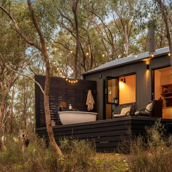 HeartStone Hill - Tiny House, hotel din Castlemaine