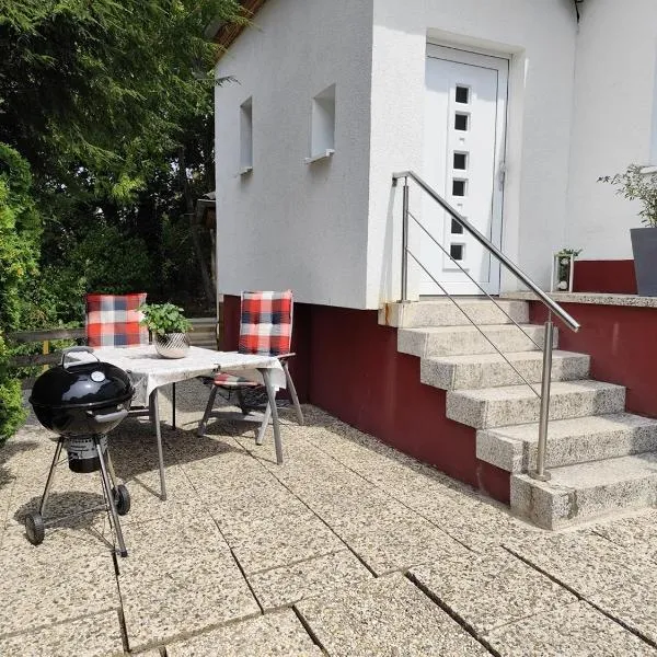 Charmantes Haus-im-Haus Apartment mit eigenem Hauseingang โรงแรมในฮาเกิน