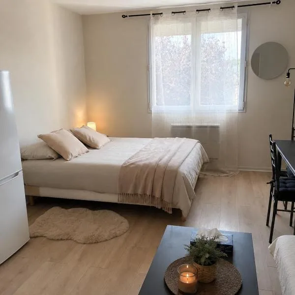 Studio moderne situé à 2min de la gare de Creil, hotel di Creil