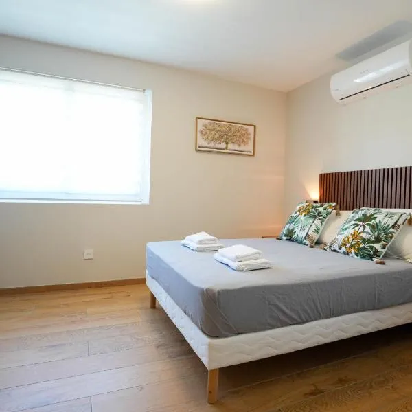 Studio S Les Suites Du Roubion, hotel v destinaci Montélimar