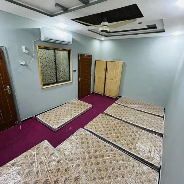 Prince Boys Hostel, hotelli kohteessa Sukkur