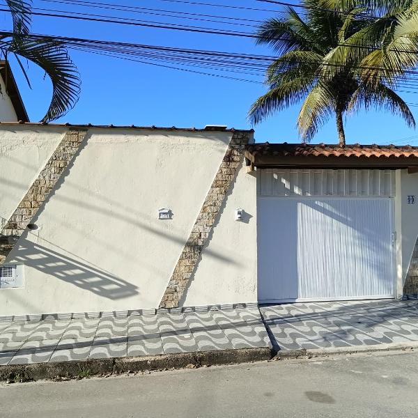Casa de praia com piscina próximo ao centro em Ubatuba