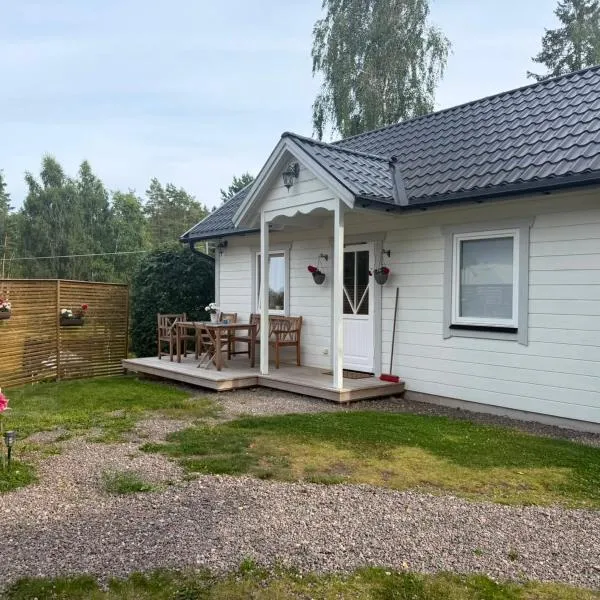Charming cottage on Kvegero, hotel sa Gnesta