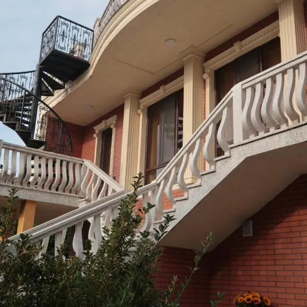 ORANGE INN, готель у місті Чакві