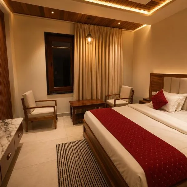 Hotel Kartikey Near Supreme Mega Mart Multiplex & BBMB Lake, SunderNagar โรงแรมในSundarnagar