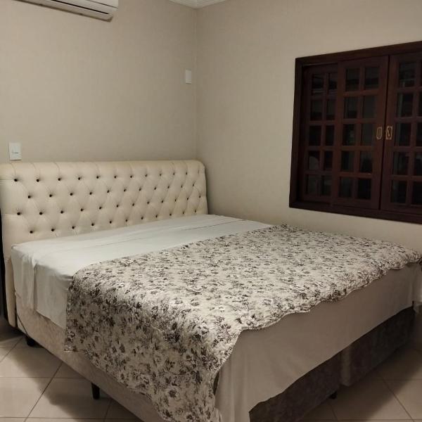 Quarto em Foz, ótima localização em casa familiar - Foto 2