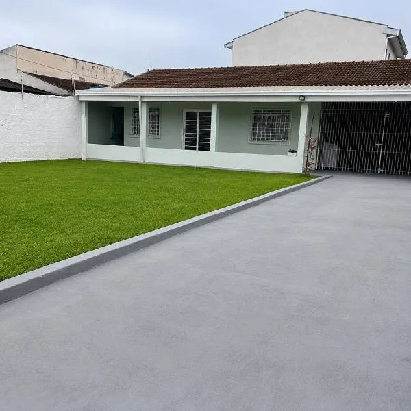 Casa Stepien ,Spacious House up to 11 guests in Fazenda Rio Grande Paraná Brazil, hotel em Fazenda Rio Grande