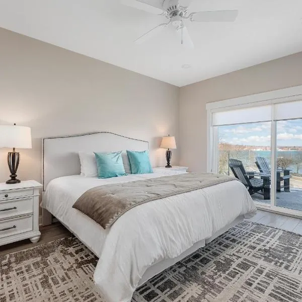 539 Bay St ⁀➷ 3BDR Lake View Penthouse Condo on West Bay ➠ 401W, hotel en Traverse City