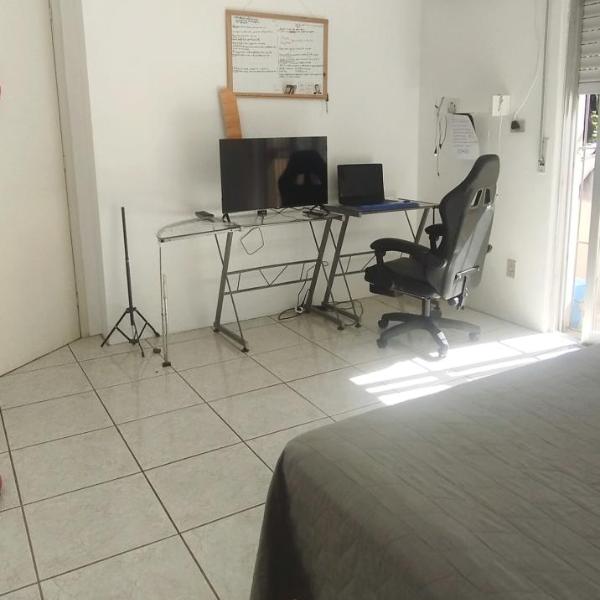 Suíte com sacada e home office em apartamento - Foto 5