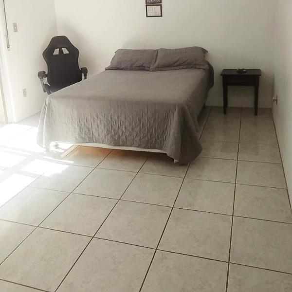 Suíte com sacada e home office em apartamento - Foto 2