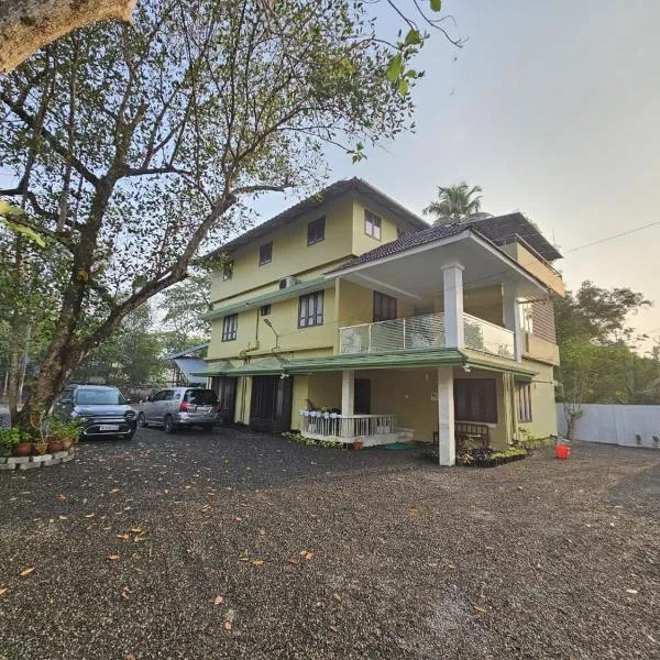 Madonna Meadows Homestay, hotel in Mararikulam