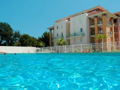 Grand T3 avec Terrasse et Jardin, hotel di Fréjus