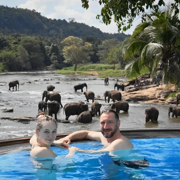 Hotel Elephant Bay - World's Best Place to See the Elephants, hotel di Pinnawala