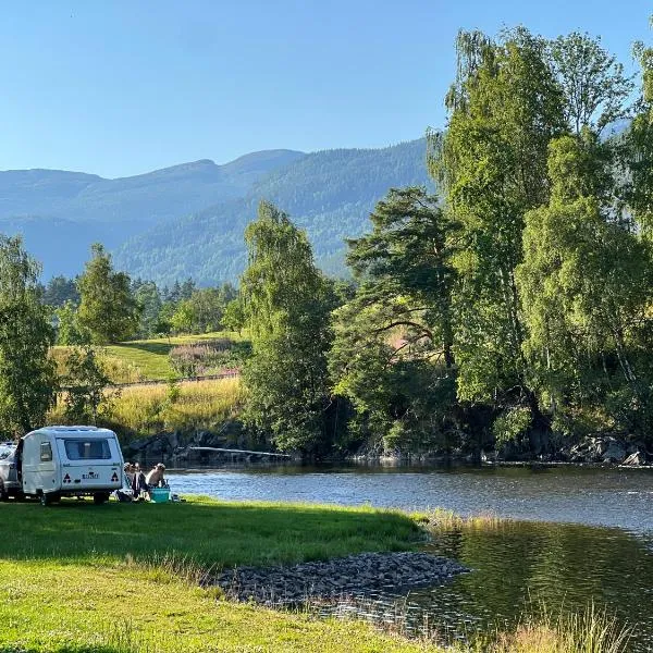Sanda Camping og Hytteutleie، فندق في Øvrebø
