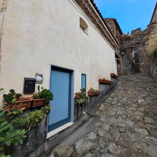 Studio Al Castello - Monolocale in centro storico di Vatolla, hotel en Vatolla