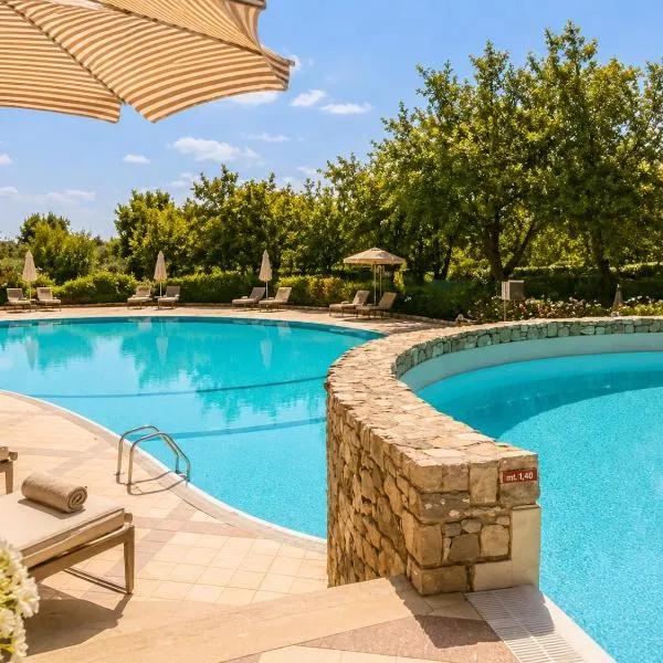 The Artist - Apartments with Private Garden in Residence with Pool, hotel a Manerba del Garda