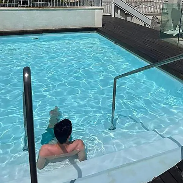 BONITO APARTAMENTO a 200 metros del centro de Sevilla con piscina y parking gratis، فندق في إشبيلية