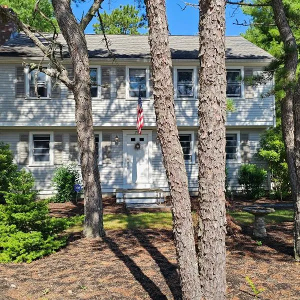 Pine & Harbor Homestay - Near Cape Cod、ウェアラムのホテル