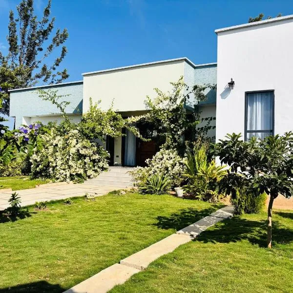Bougainvillea House, hotel in Mwaja
