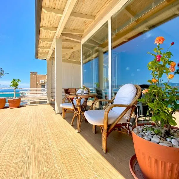EKA Luxury Beachfront Apartments, hotel in Vlorë