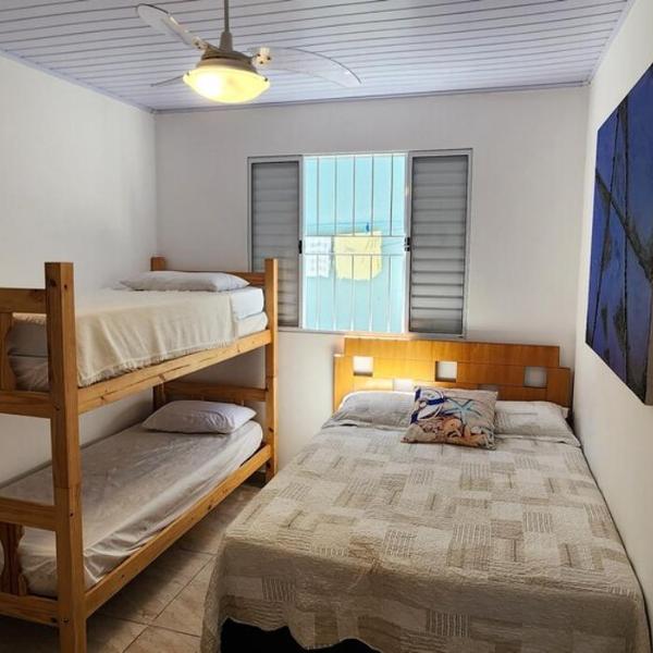 Casa ampla e confortável a uma quadra do mar - Foto 2