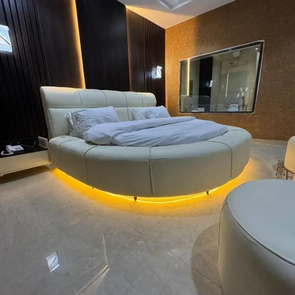 One One B Luxury Hotel, hotel en Asaba