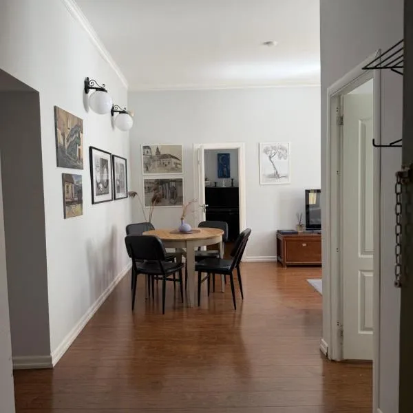 Maironis - Spacious Apartment in the Heart of Kaunas: Kaunas şehrinde bir otel