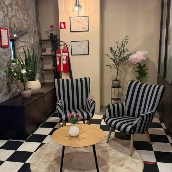 Hotel Erasmus, хотел в Постойна