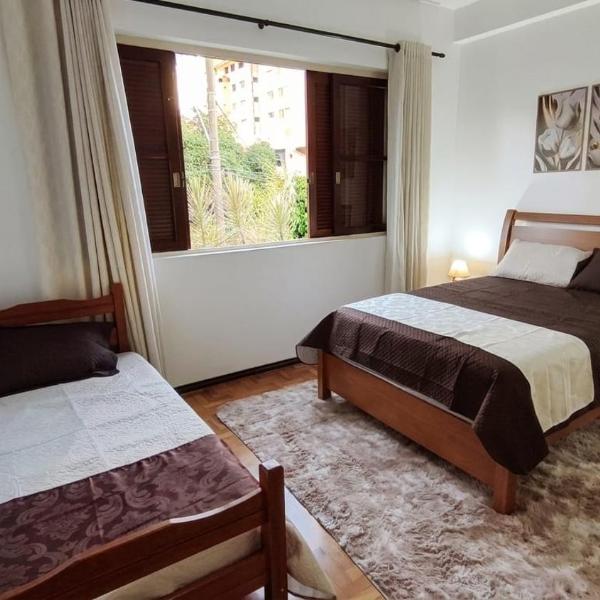 Simpático apartamento vizinho ao centro