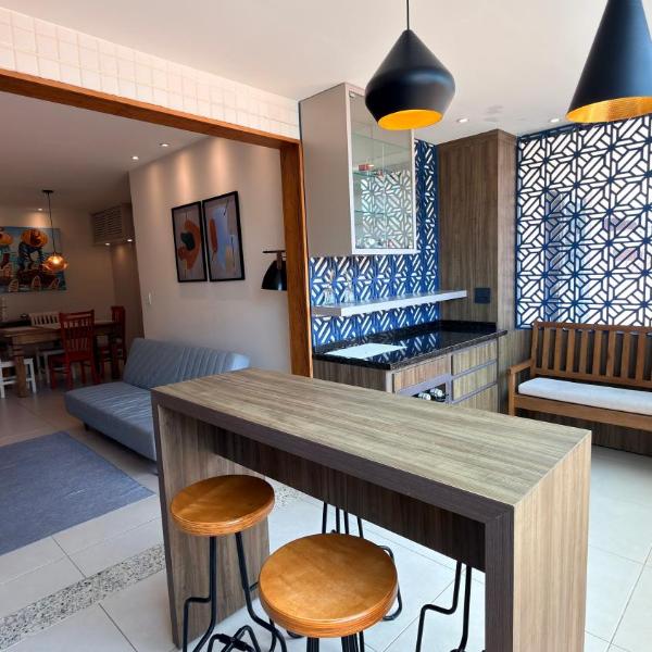 Apto Moderno 4min da Praia do Forte 2 quartos garagem coberta pet friendly