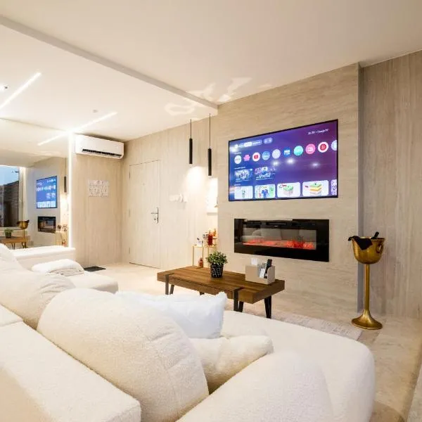 Penthouse Centrum Nitra Jacuzzi&View, free parking, hotell i Nitra