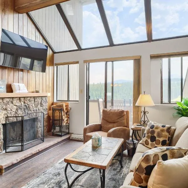 2 Bedroom Beaver Run Condo, Ski-in Ski-out, Dog Friendly, On Peak 9, hotel in Breckenridge