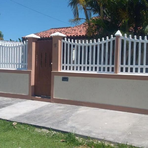 Casa Linear à 400 mts da Praia do Barbudo com piscina e churrasqueira Araruama