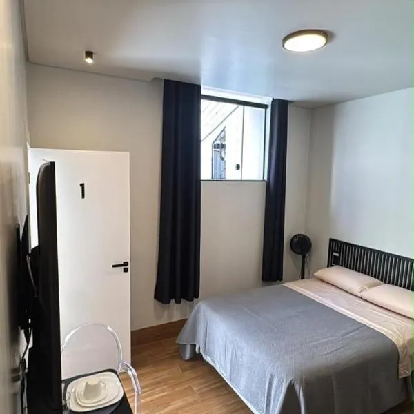 1Studio ao lado da Praça Augusto Silva, PRÓXIMO À UFLA E UNILAVRAS, hotel u gradu Lavras