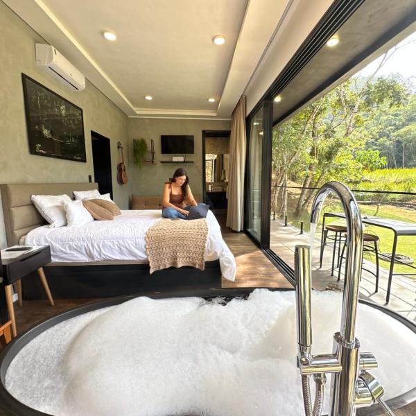 Chalé com banheira, piscina e cachoeira privativa - Foto 2