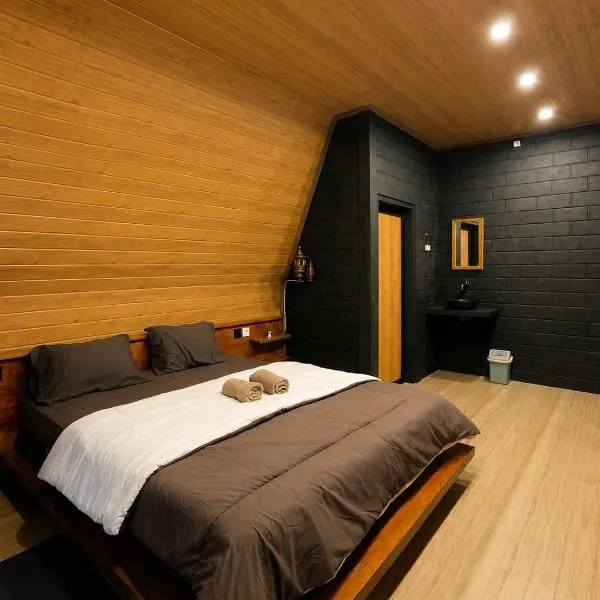 Denada Bungalow – hotel w mieście Tetebatu