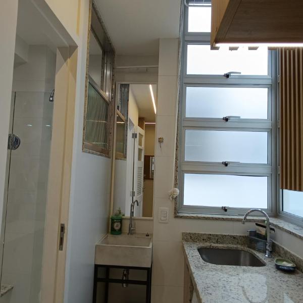 Apartamento reformado em Copacabana 4 minutos da praia - Foto 4