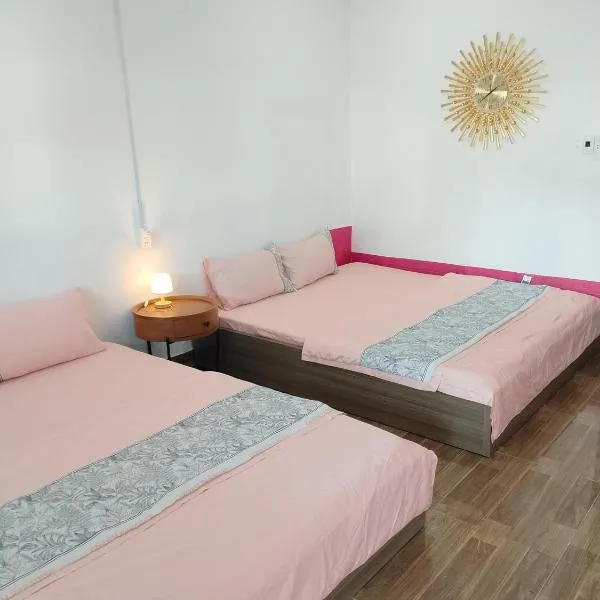 Hom Ba cây dừa, Hotel in Vĩnh Hy