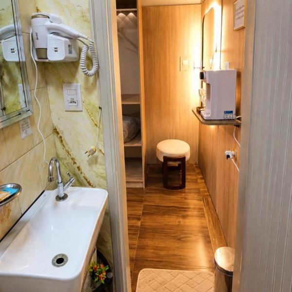 Quarto Privativo De Casal No Centro Com Ar-Condicionado Wi-Fi 5G E Entrada Independente - Foto 3
