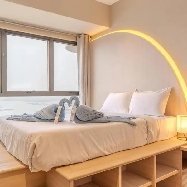 Japanese Tatami 2BR Panoramic Sunset SeaView High Floor DangaBay FreeParking, отель в Джохор-Бару