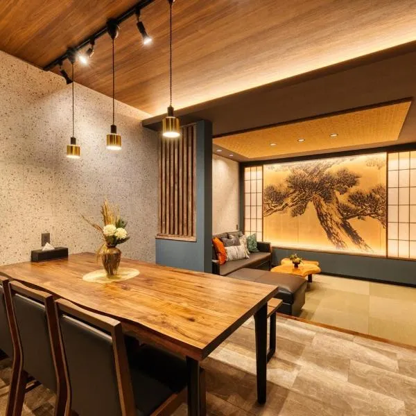 4LDKの和モダンが魅力な1棟貸切の宿 JR丸亀駅から徒歩4分 Liendepremier碧, hotell sihtkohas Marugame