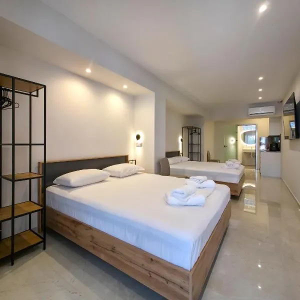 Lucia Hotel Paralia، فندق في باراليا كاتيرينّيس